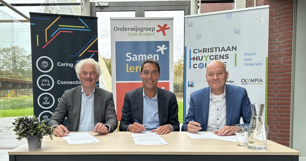 Op de foto (van links naar rechts): Meine Stoker, bestuurder SILFO, Arn Bressers, bestuurder OGOB en Martin van den Berg, bestuurder SECVO. 